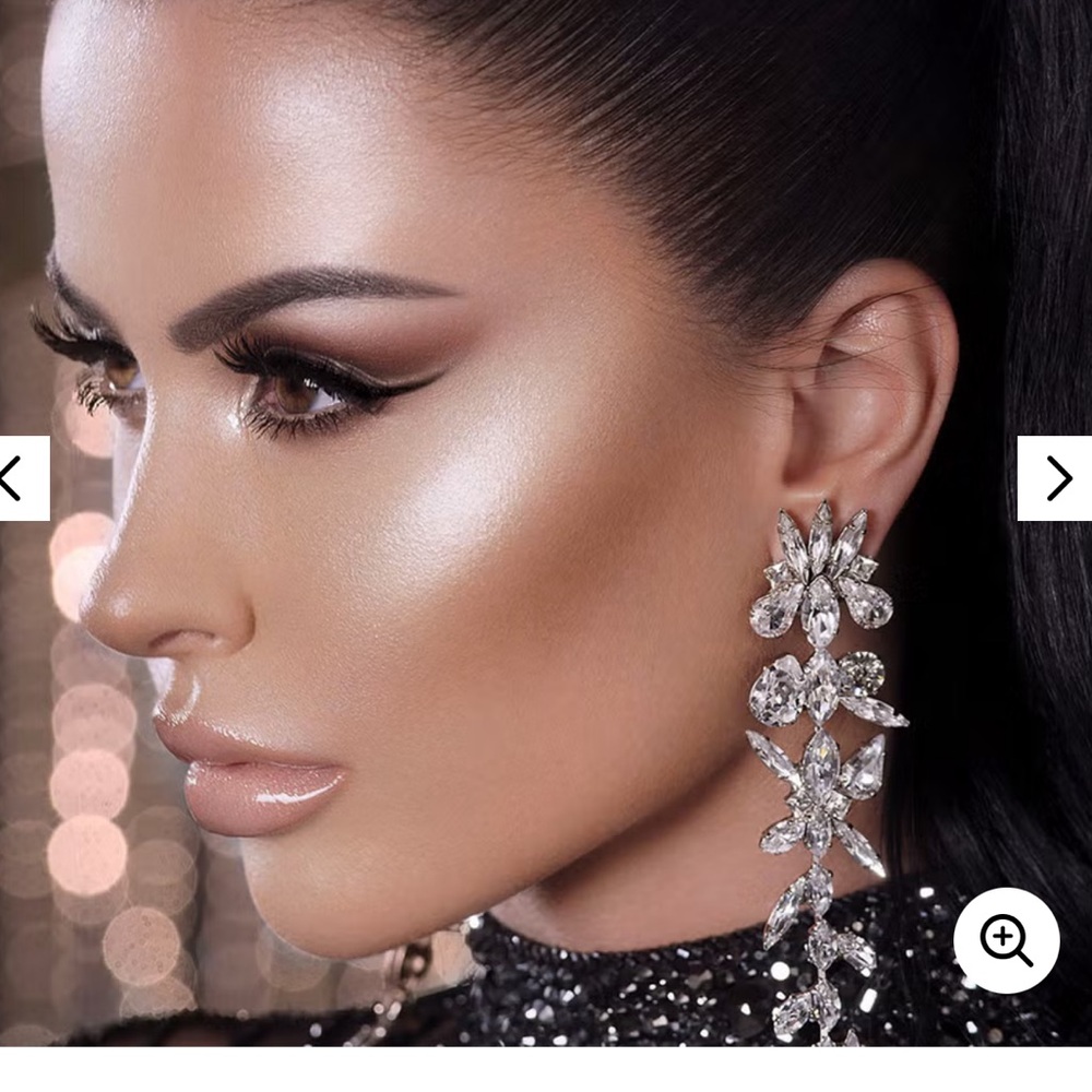 Anastasia Beverly Hills Amrezy Highlighter - light brilliant gold - Picture 4 of 11